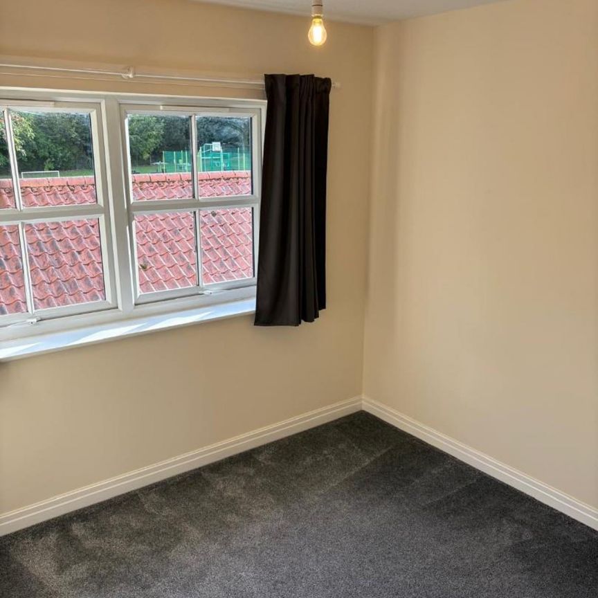 2 bedroom Flat To Let - Photo 1