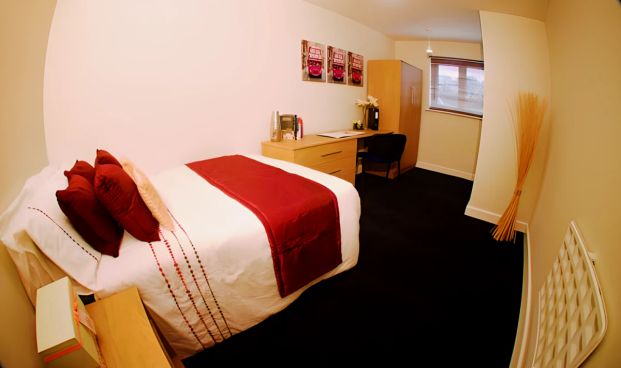 3-5 Bedroom shared flat - Photo 1