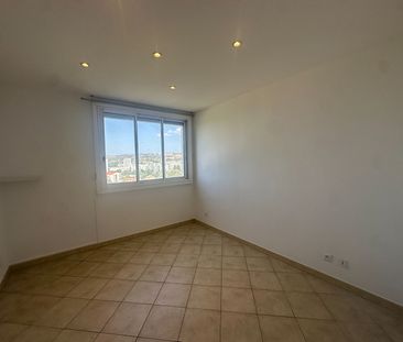 Appartement 3 pièces 56m2 MARSEILLE 13EME 860 euros - Photo 3