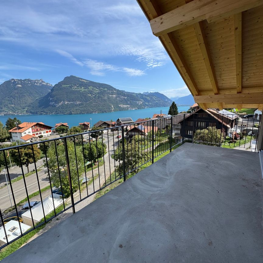 Herrliche Sicht auf den Thunersee, Grosszügiger Balkon mit Panoramablick, Erstbezug im Neubau mit vier Einheiten - Foto 1