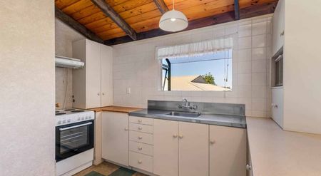 2 Bedroom With Heat Pump In Glenfield/Totora Vale - Photo 5