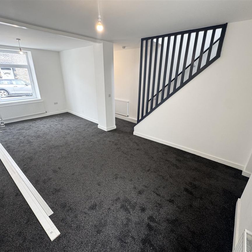 House - Terraced For Rent Avondale Road, Pentre - Photo 1