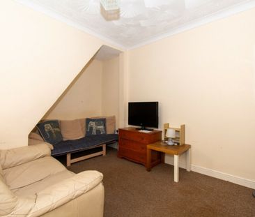 4 Double Bed Student house on Brassey Road - SEE VIDEO TOUR - Photo 1