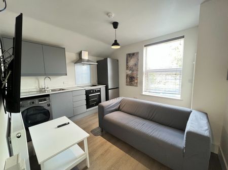 2 bed Apartment for Rent - Photo 2