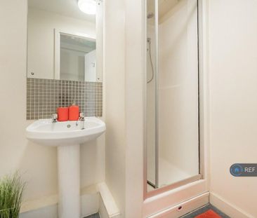 5 bedroom flat to rent - Photo 4