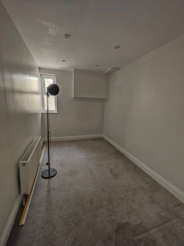 3 Bed Flat, Median Road, E5 - Photo 3