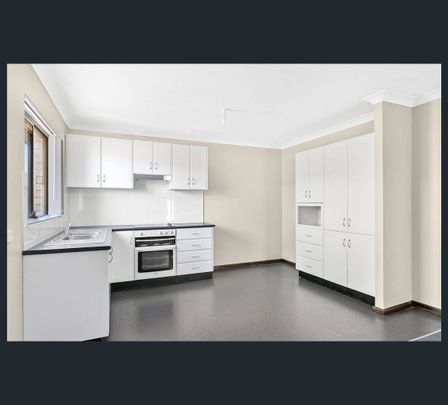 2/11 Addison Avenue, Lake Illawarra, NSW 2528 - Photo 1