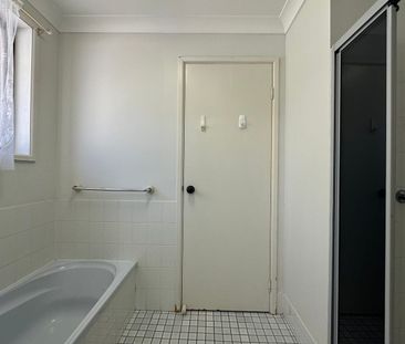 Charming two-bedroom villa, a delightful blend of comfort and conve... - Photo 6