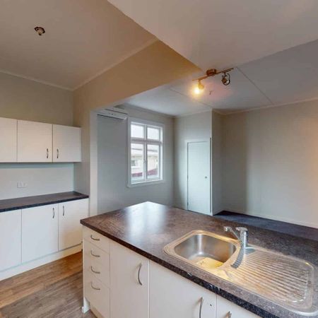 Roslyn - 3 Bedrooms - Photo 3