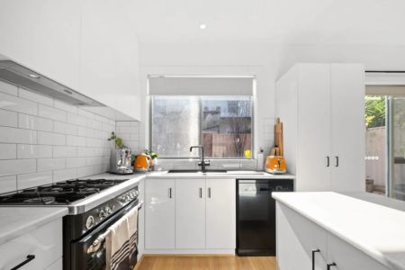 Modern, Light-Filled 3-Bedroom Home in Prime Location - Photo 2