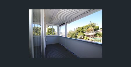 Tastefully Presented Two Bedroom Half-House - Photo 4