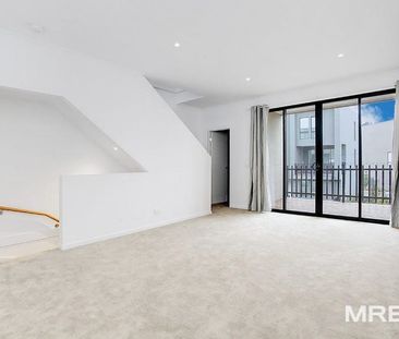 Chic tri-level living in Maidstone - Photo 1