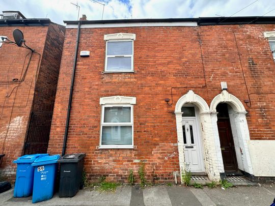 House share to rent on - Photo 1