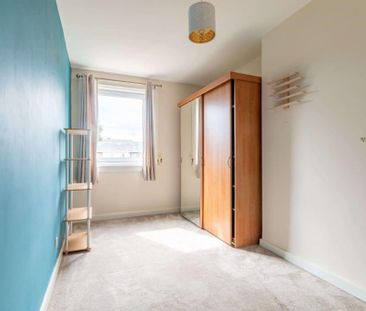3 bedroom flat to rent - Photo 6