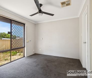 COSY FAMILY HOME IN CONVENIENT LOCATION - Photo 1