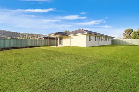 MODERN FAMILY LIVING IN MACARTHUR GROVE ESTATE - Photo 4