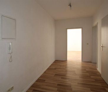 Großes Wohnzimmer mit dekorativer Säule... - Foto 1