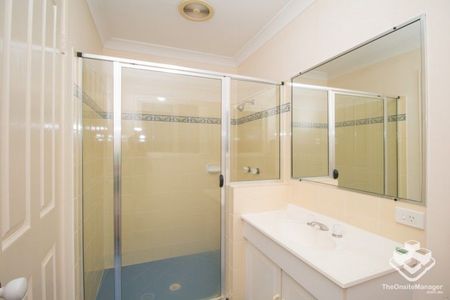 Fully air conditioned, rent includes water, Sunnybank Hills State School catchment - Photo 4