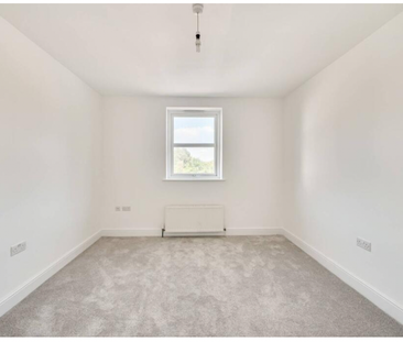Modern Two Bedroom Maisonette for Rent in London, W7 - Photo 3