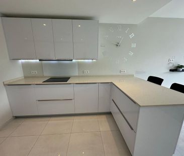 Luxury Townhouse for rent in Nueva Andalucia, Andalusia - Photo 2