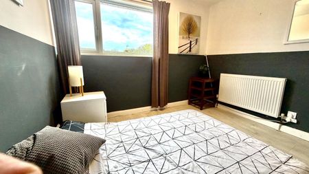 3 bedroom House To Let - Photo 5