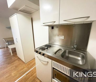 Studio to rent - Photo 2