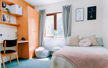 Elegant double ensuite bedroom in Weetwood - Photo 5