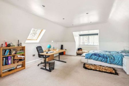 Spacious, well-presented six bedroom house - Photo 4