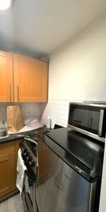 496 MONTROSE AVE. UNIT 26 - Studio/1Bath, Steps from TTC, *UTLS FREE* - Photo 3