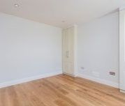 3 bedroom flat to rent - Photo 4