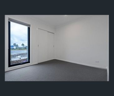 Spacious Family Home in Wollert - Photo 1