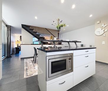 Proche Ecolint - Villa jumelle de 7 pièces meublée - Photo 4