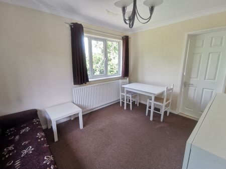 Oaklands 3 - Photo 3