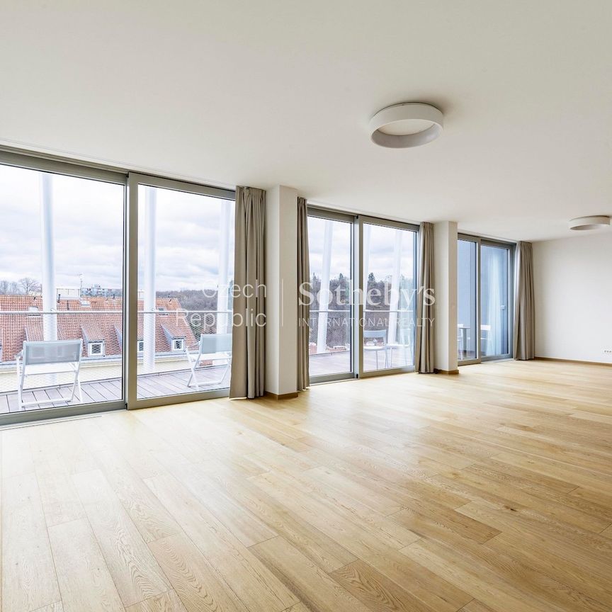 Apartment for rent, 4+kk - 3 bedrooms, 211m - Photo 1