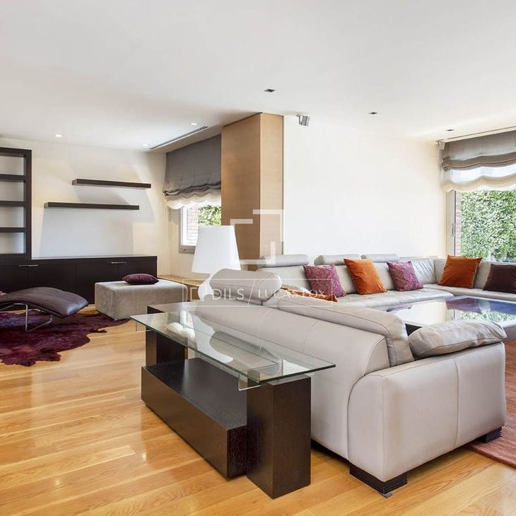 Barcelona, Catalonia 08017 - Photo 1