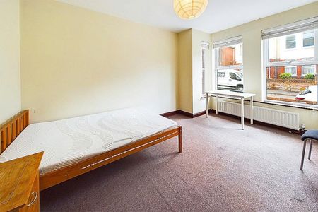 6 bedroom House To Let - Photo 2