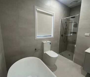 BRAND NEW STYLISH & CONTEMPORARY HOME - Photo 6