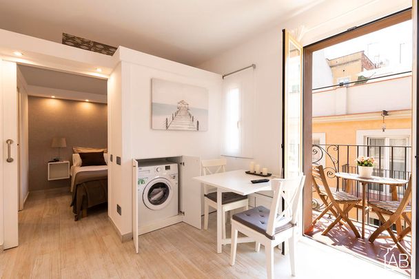 Stylish One Bedroom Apartment next to Barceloneta beach - Photo 1
