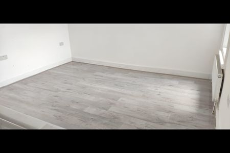 3 Bed Maisonette, Norfolk Road, RG30 - Photo 2