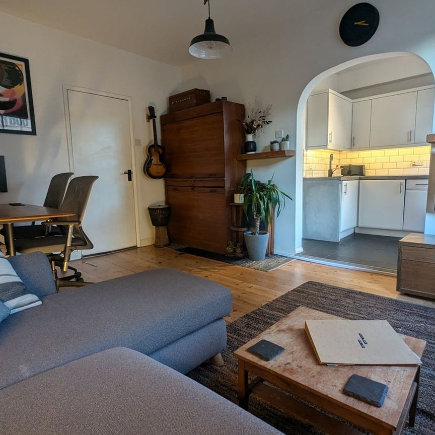 2 Bed Flat, Gibson Gardens, N16 - Photo 1