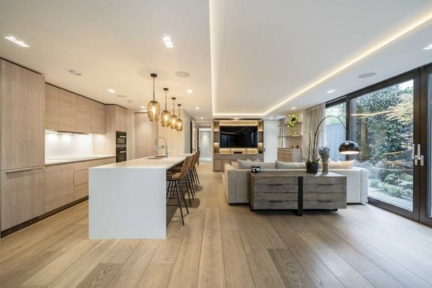 Victoria Mews, Notting Hill, W11 - Photo 1