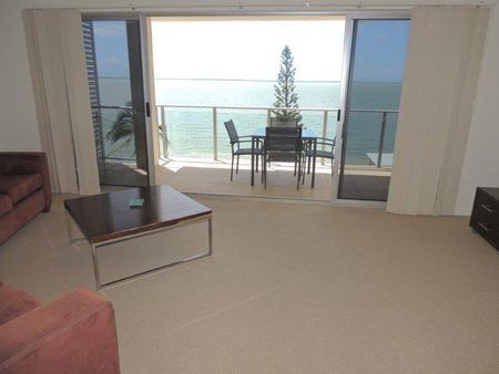 Drinks on the Verandah Overlooking the Water - Photo 3