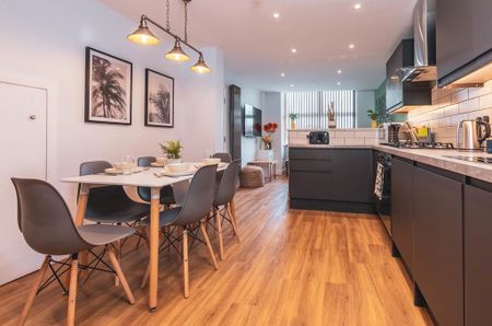 6 bedroom terraced house to rent - Photo 4