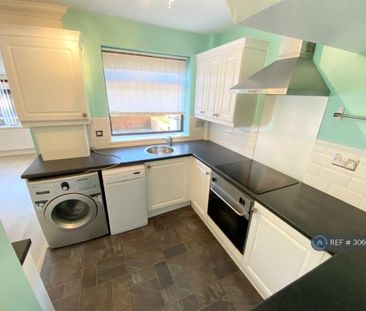 3 bedroom semi-detached house to rent - Photo 6