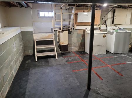 2124 ABBOTT 2 BEDROOMS - Photo 2