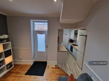 5 bedroom terraced house to rent - Photo 2