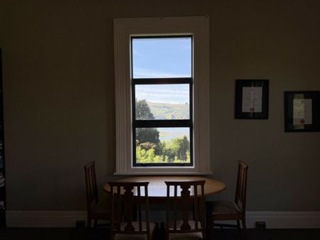 5 Bedroom Home with Sweeping Harbour Views - Photo 3