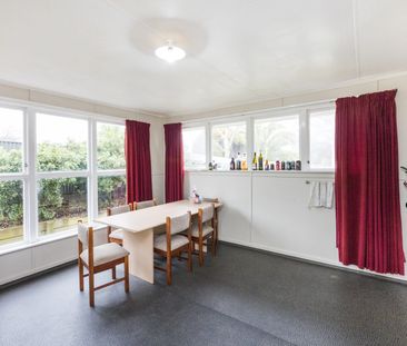 Roslyn - 4 Bedrooms - Photo 3