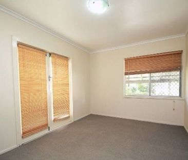 3-Bedroom Home with Spacious Backyard – 26 Askew St - Photo 4