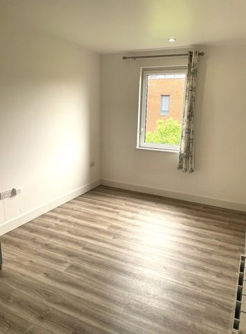 3 Bed Flat, Dowding Drive, SE9 - Photo 4